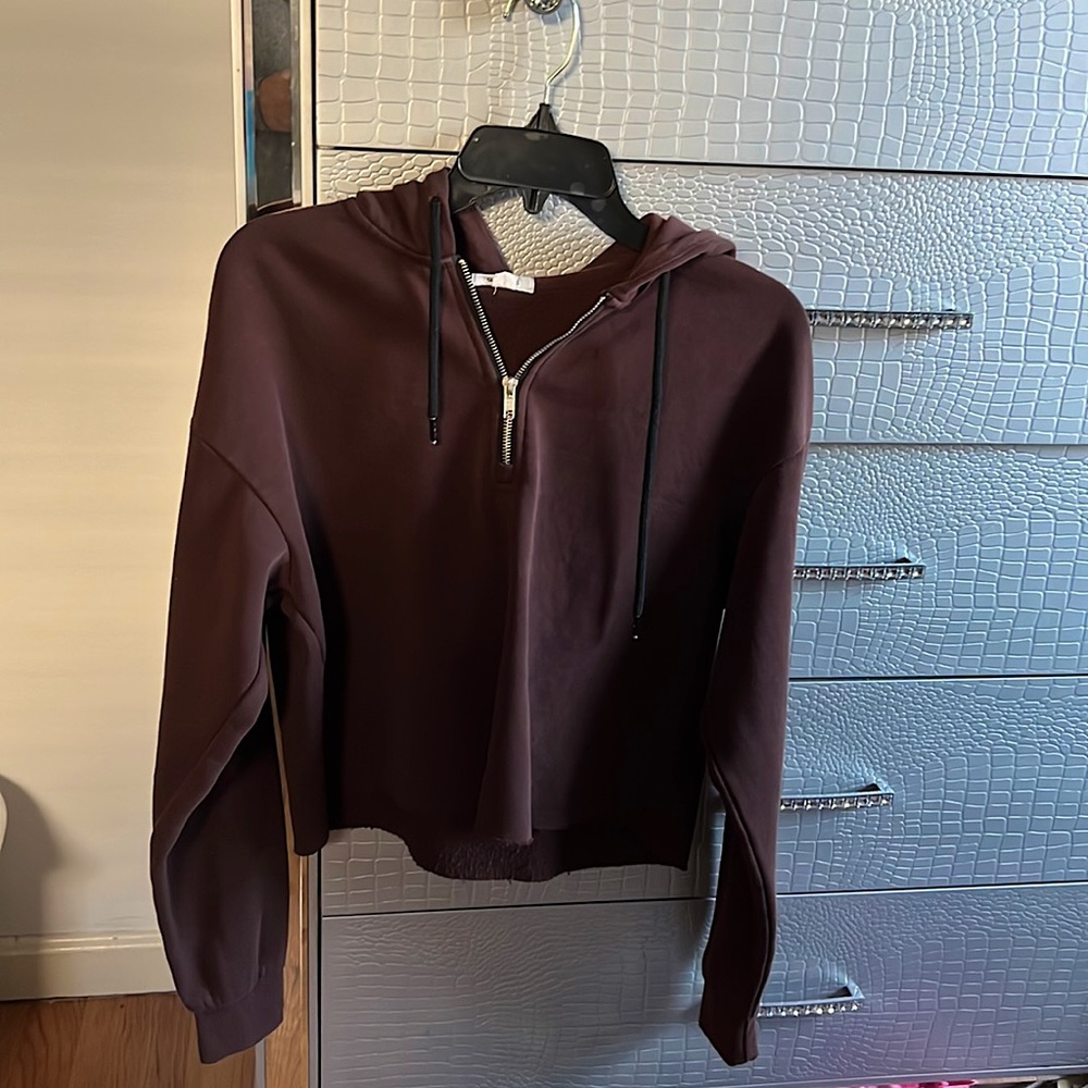 Im selling this cropped hoodie from garage and it’s only been worn once